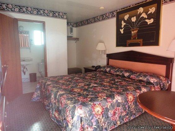 Colusa Motel Room photo